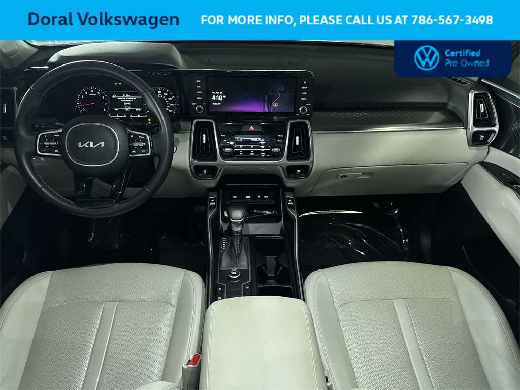 2023 Kia Sorento S 24