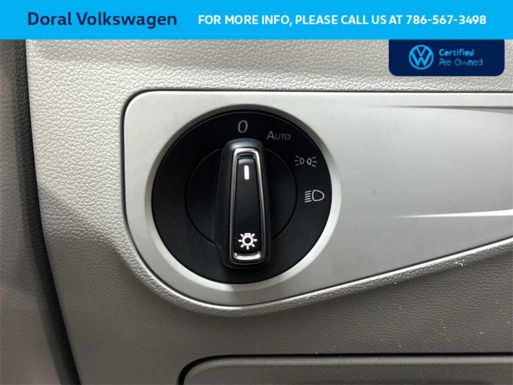 Thumbnail: 2023 Volkswagen Tiguan - 17