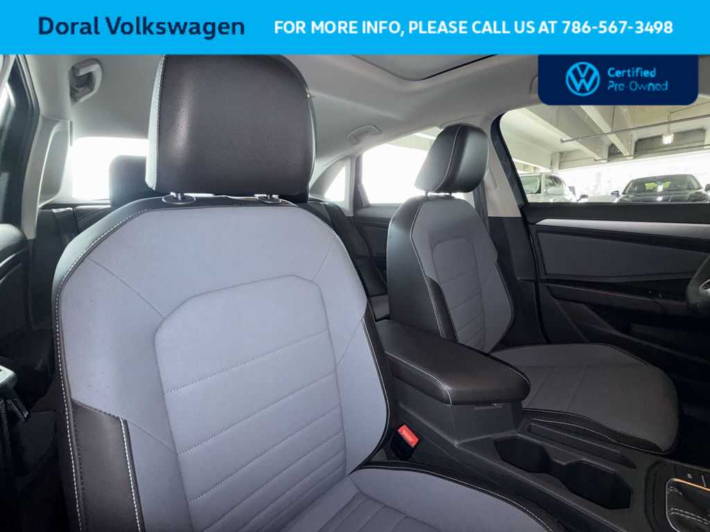 2025 Volkswagen Jetta SE - Photo 27