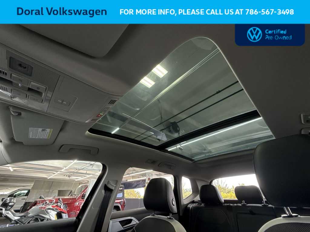 Thumbnail: 2025 Volkswagen Taos - 17