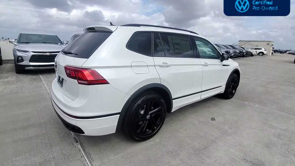 Thumbnail: 2024 Volkswagen Tiguan - 8