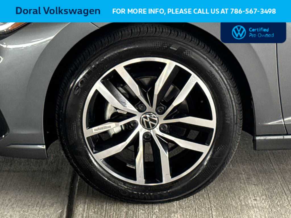 2025 Volkswagen Jetta SE - Photo 11