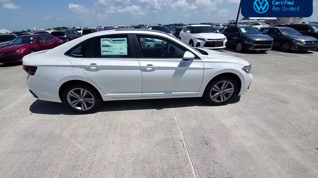 Thumbnail: 2023 Volkswagen Jetta - 9