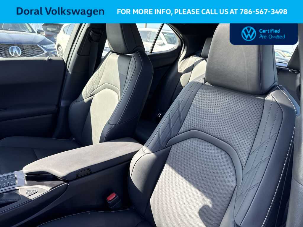 Thumbnail: 2024 Lexus UX - 14