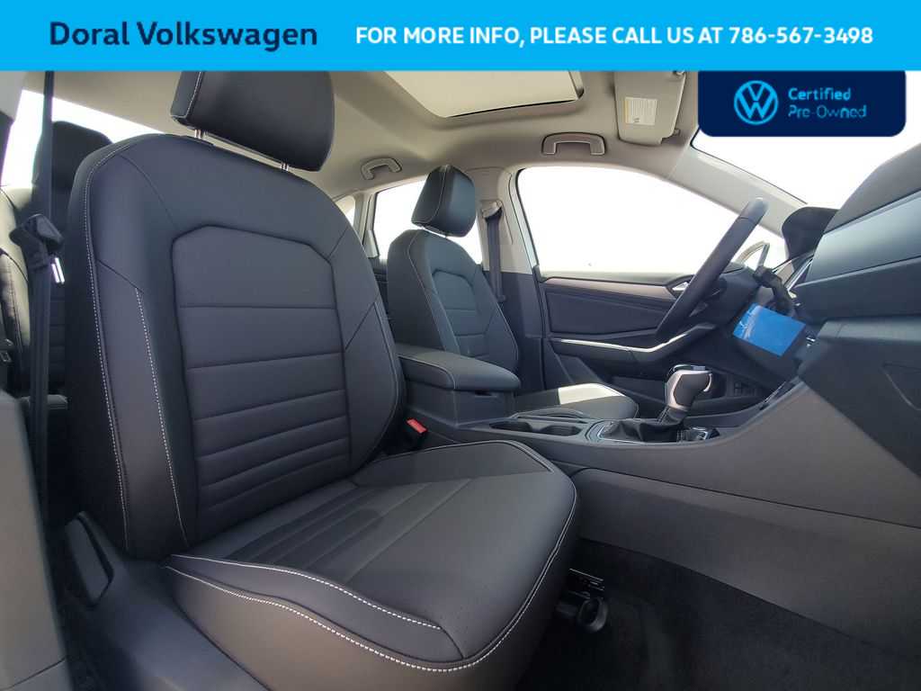 Thumbnail: 2023 Volkswagen Jetta - 32