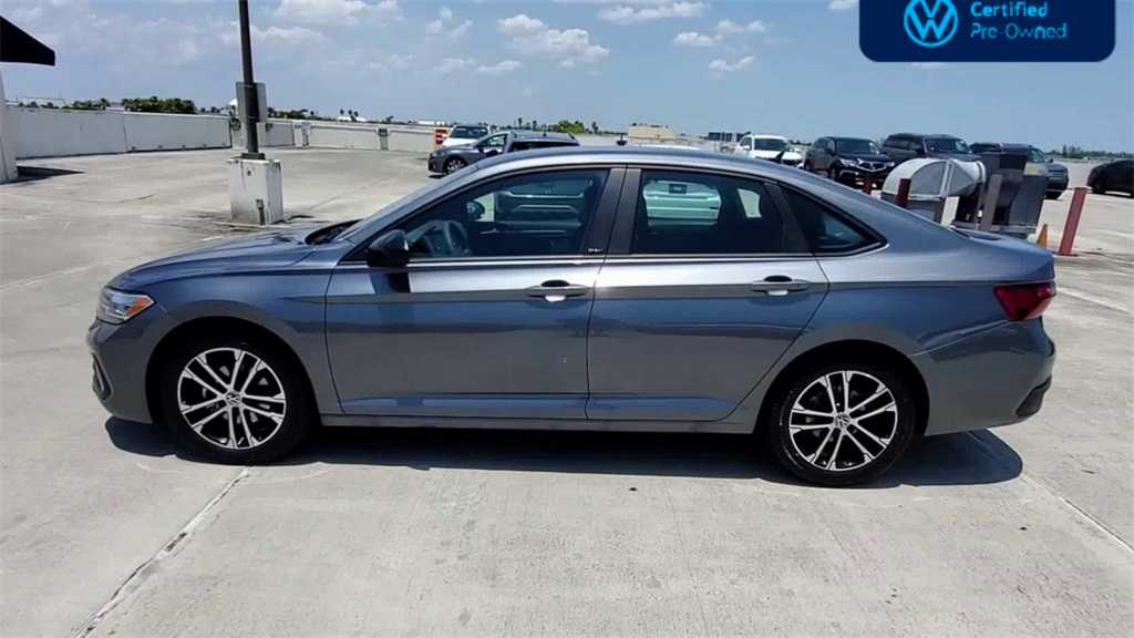 Thumbnail: 2023 Volkswagen Jetta - 5