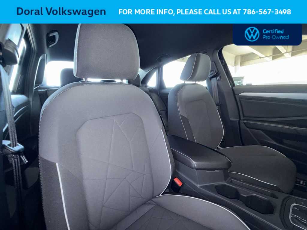 Thumbnail: 2025 Volkswagen Jetta - 27