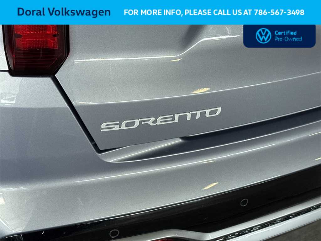 2023 Kia Sorento S 12