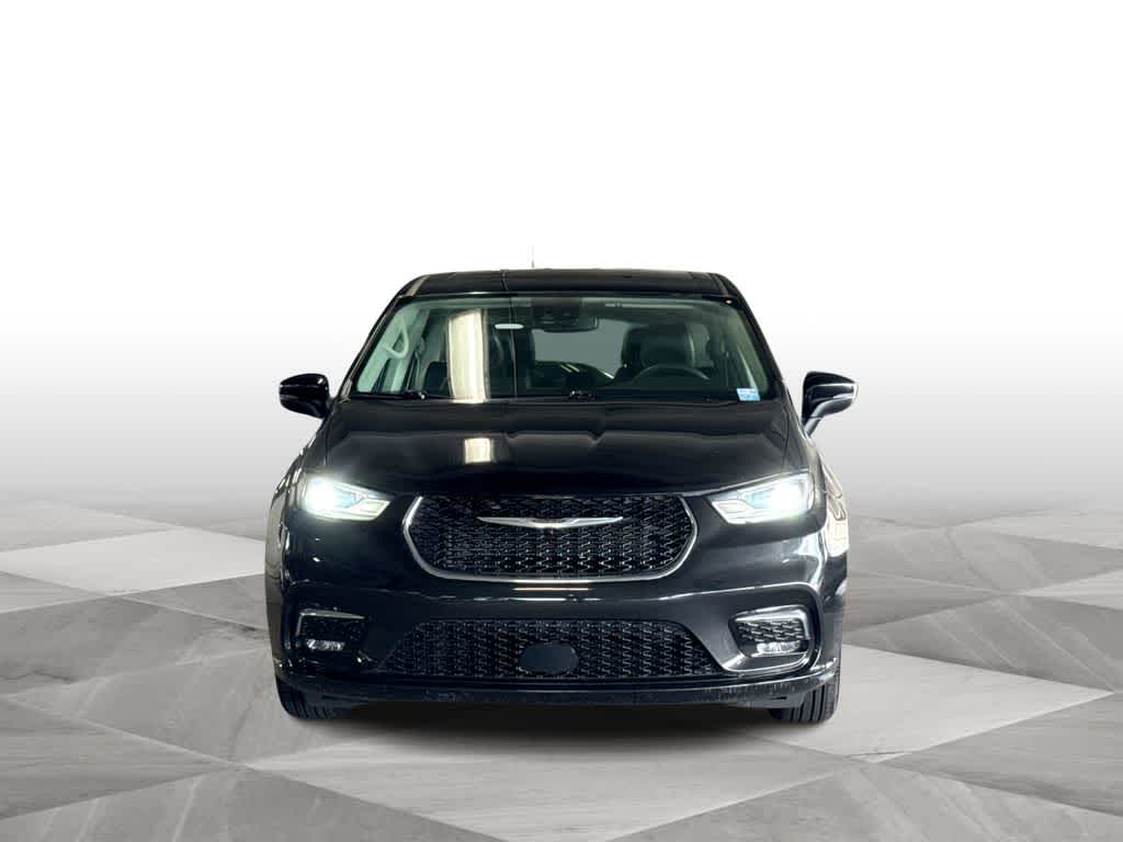 Thumbnail: 2023 Chrysler Pacifica - 3
