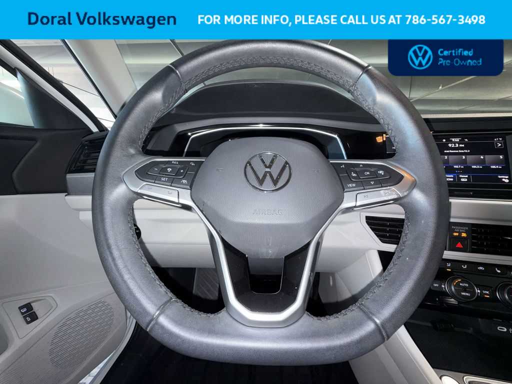 Thumbnail: 2024 Volkswagen Jetta - 15