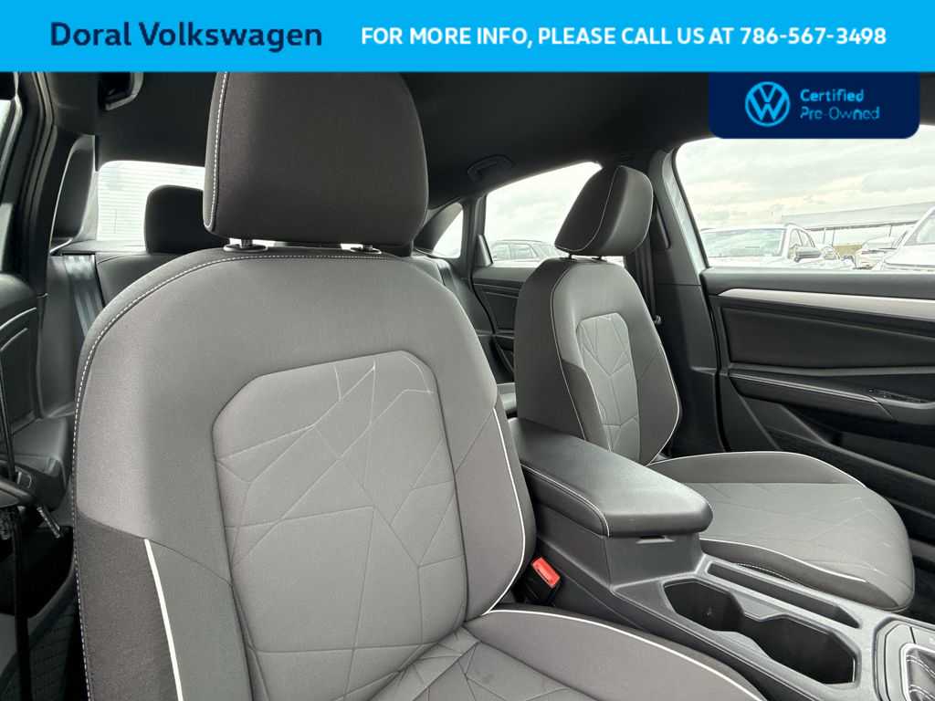 Thumbnail: 2025 Volkswagen Jetta - 27
