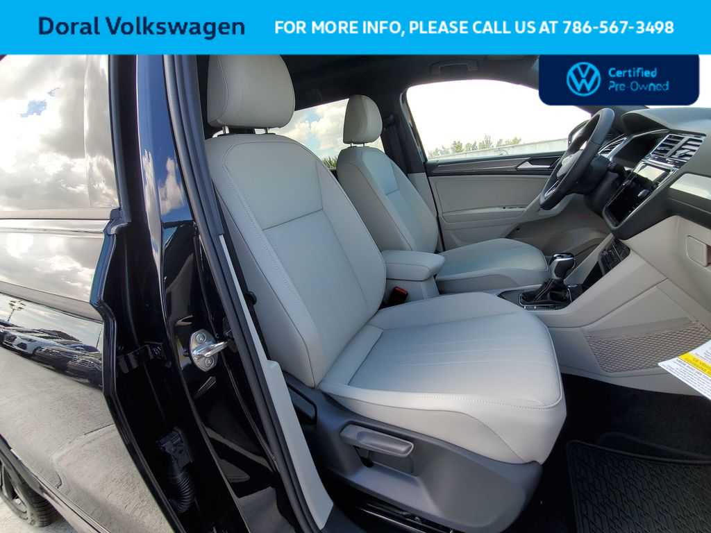 Thumbnail: 2023 Volkswagen Tiguan - 32