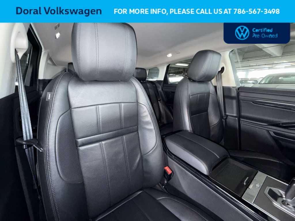 Thumbnail: 2020 Land Rover Range Rover Evoque - 27