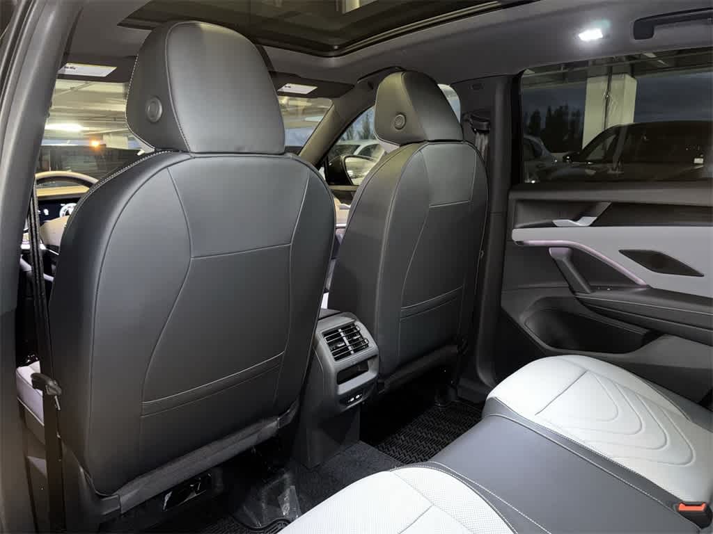 Thumbnail: 2025 Volkswagen Tiguan - 23