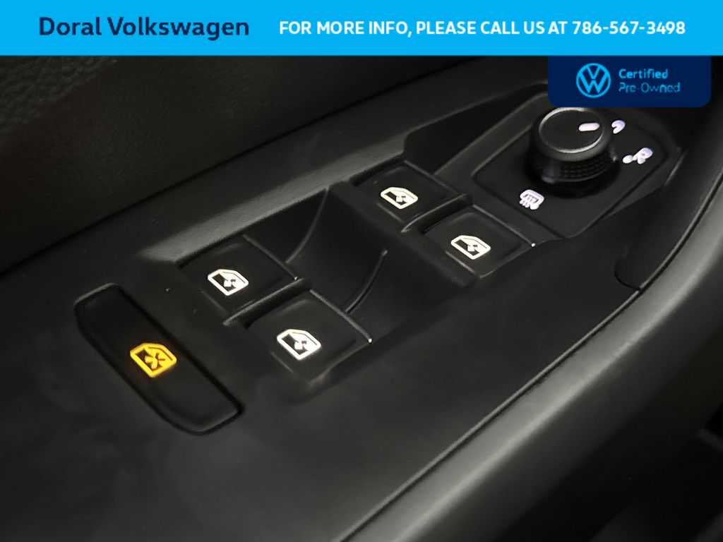 Thumbnail: 2024 Volkswagen Jetta - 17