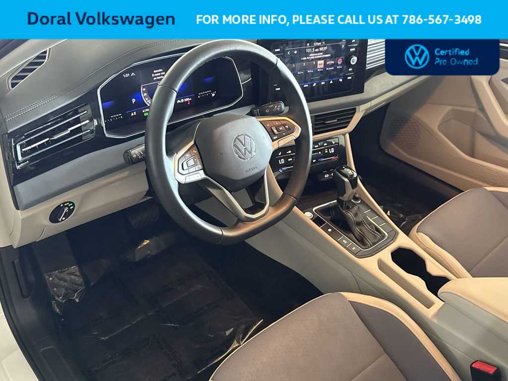 2025 Volkswagen Jetta SE - Photo 13