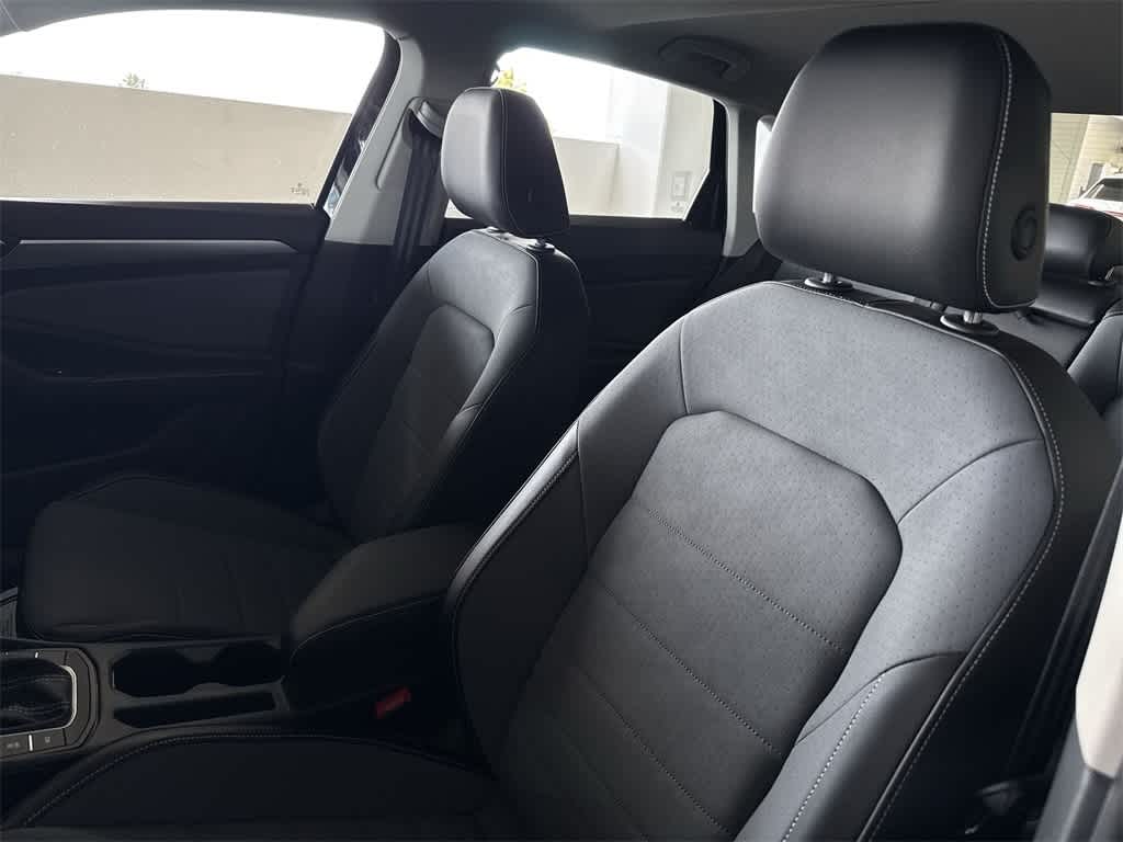 Thumbnail: 2025 Volkswagen Jetta - 14