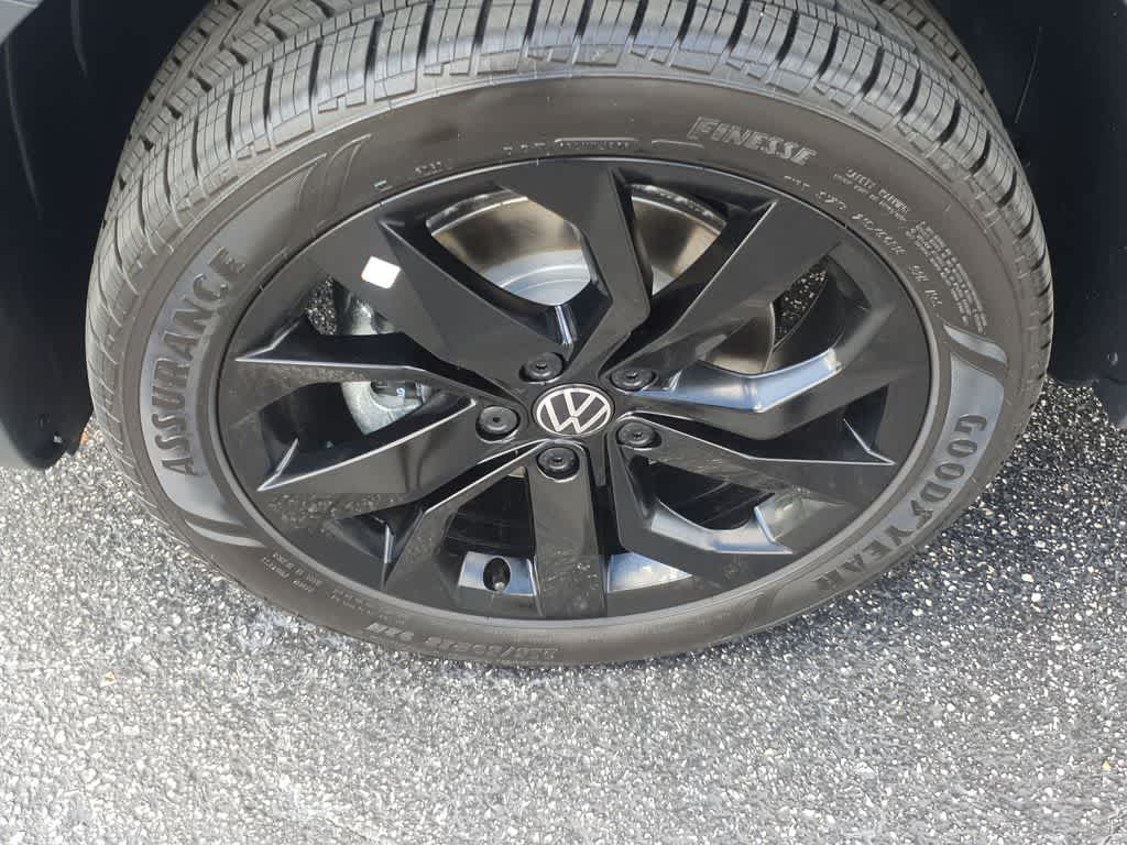 Thumbnail: 2024 Volkswagen Taos - 17