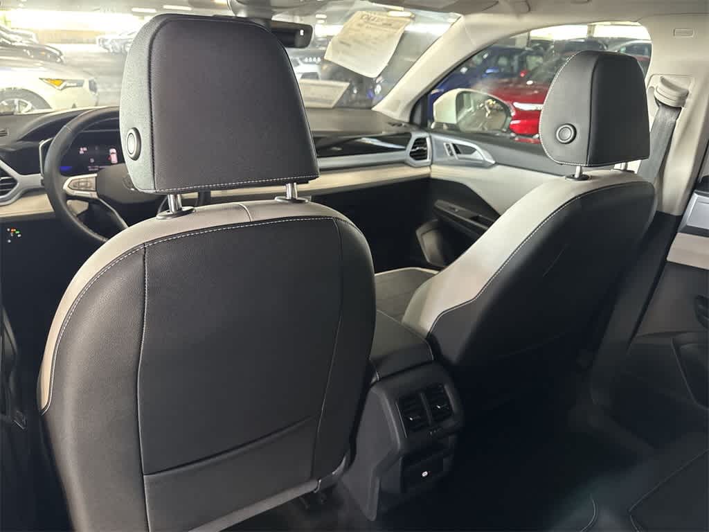 2025 Volkswagen Taos SE 23