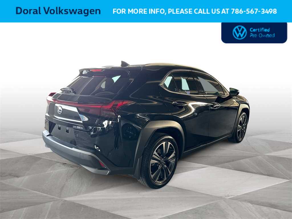 Thumbnail: 2024 Lexus UX - 8