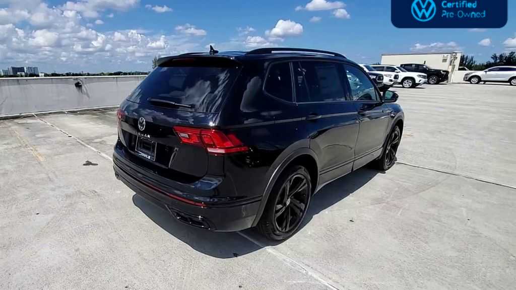 Thumbnail: 2023 Volkswagen Tiguan - 8