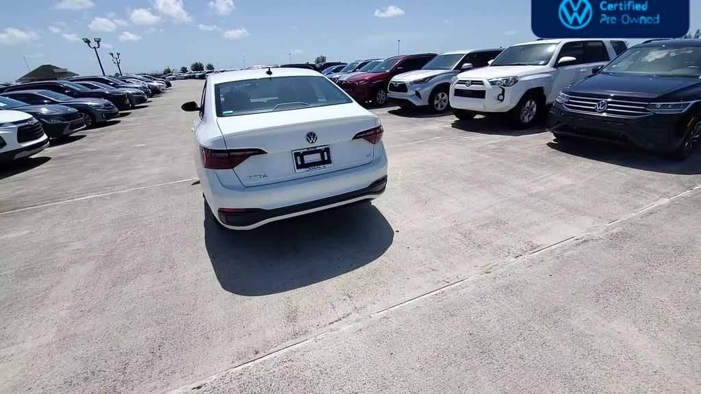 Thumbnail: 2023 Volkswagen Jetta - 7