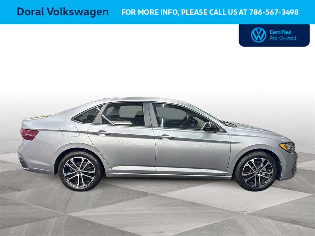 Thumbnail: 2024 Volkswagen Jetta - 9