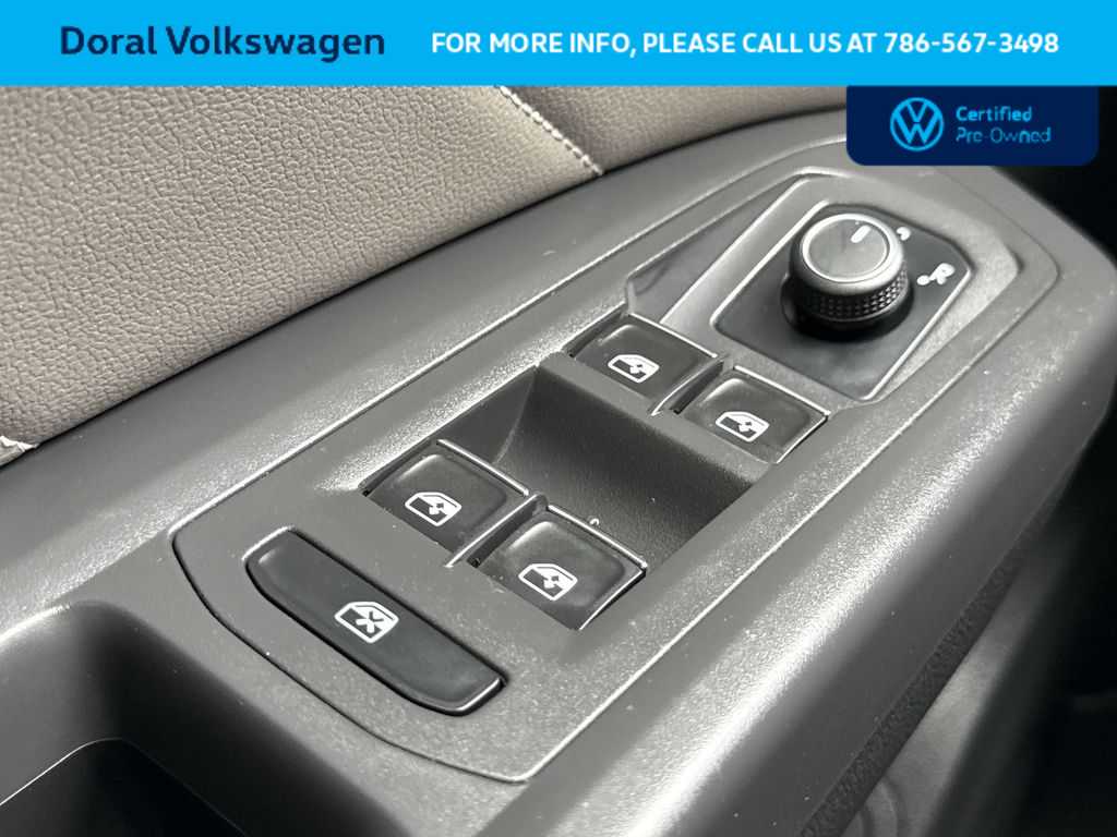 Thumbnail: 2023 Volkswagen Atlas - 17