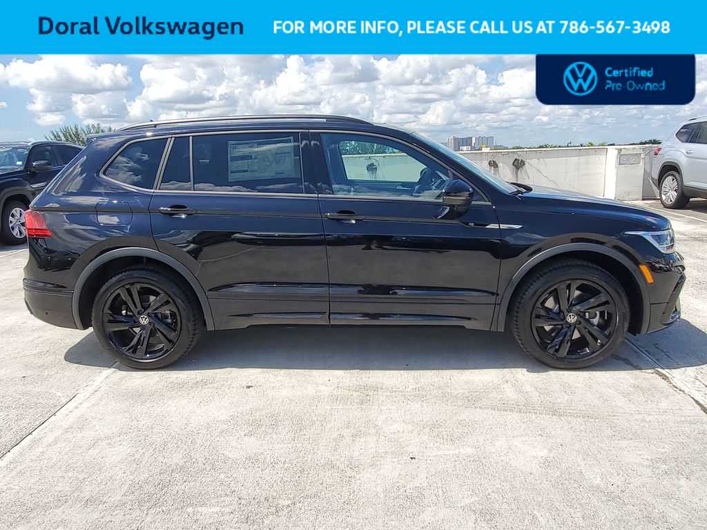 Thumbnail: 2023 Volkswagen Tiguan - 12