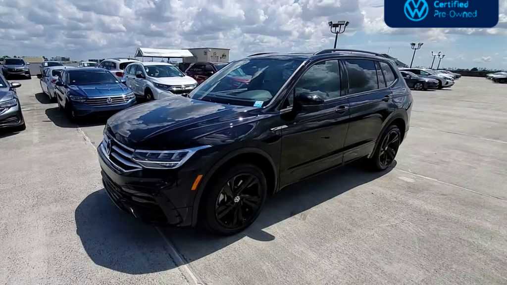 Thumbnail: 2023 Volkswagen Tiguan - 4