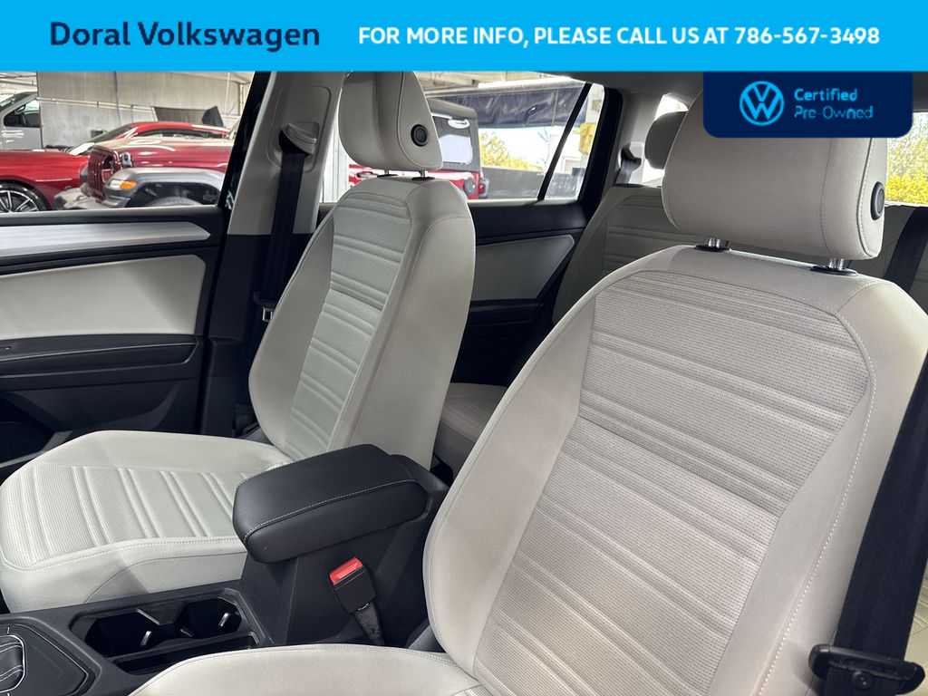 Thumbnail: 2023 Volkswagen Tiguan - 14