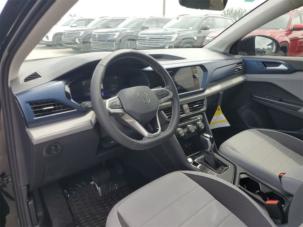 2024 Volkswagen Taos SE 10
