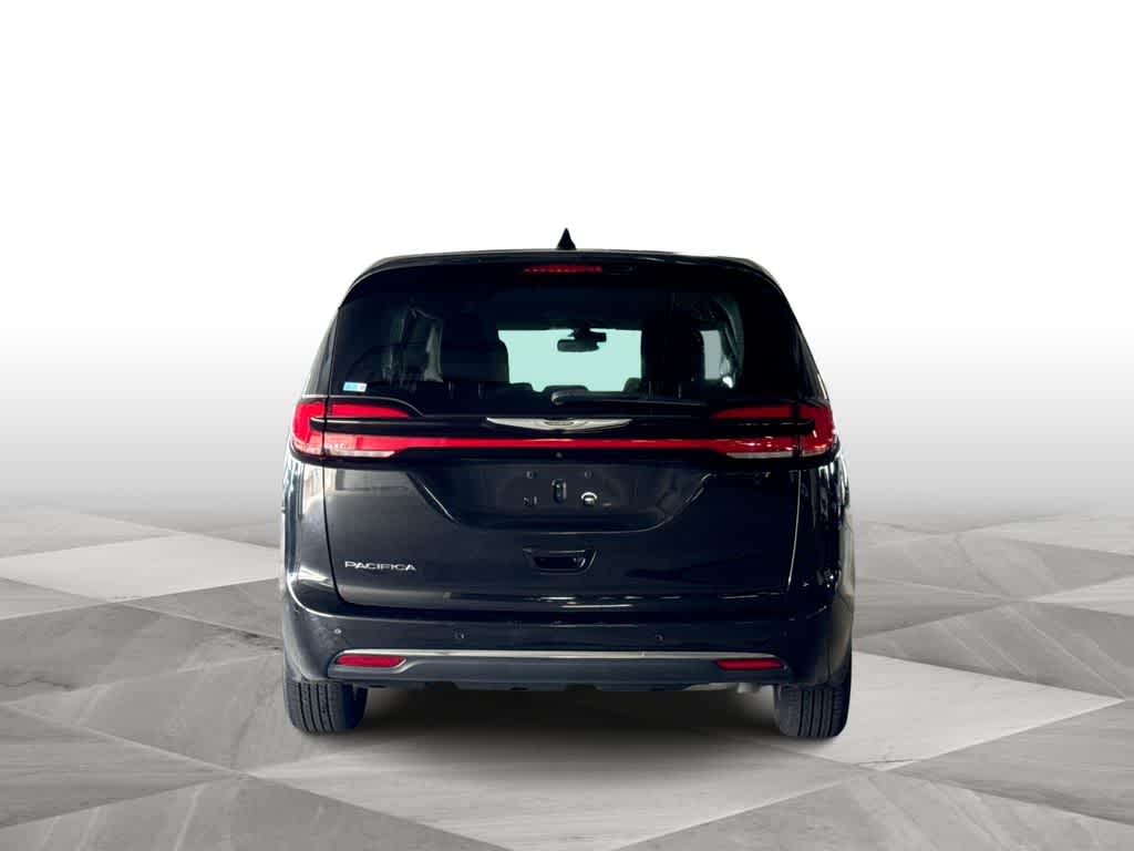 Thumbnail: 2023 Chrysler Pacifica - 7