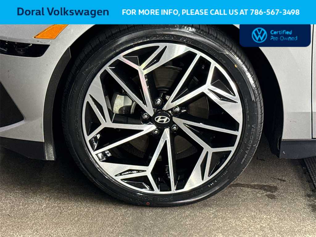 Thumbnail: 2023 Hyundai Ioniq 6 - 11