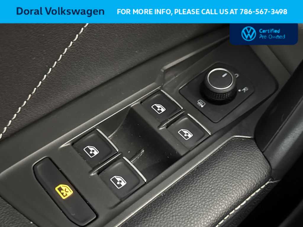 Thumbnail: 2023 Volkswagen Tiguan - 17