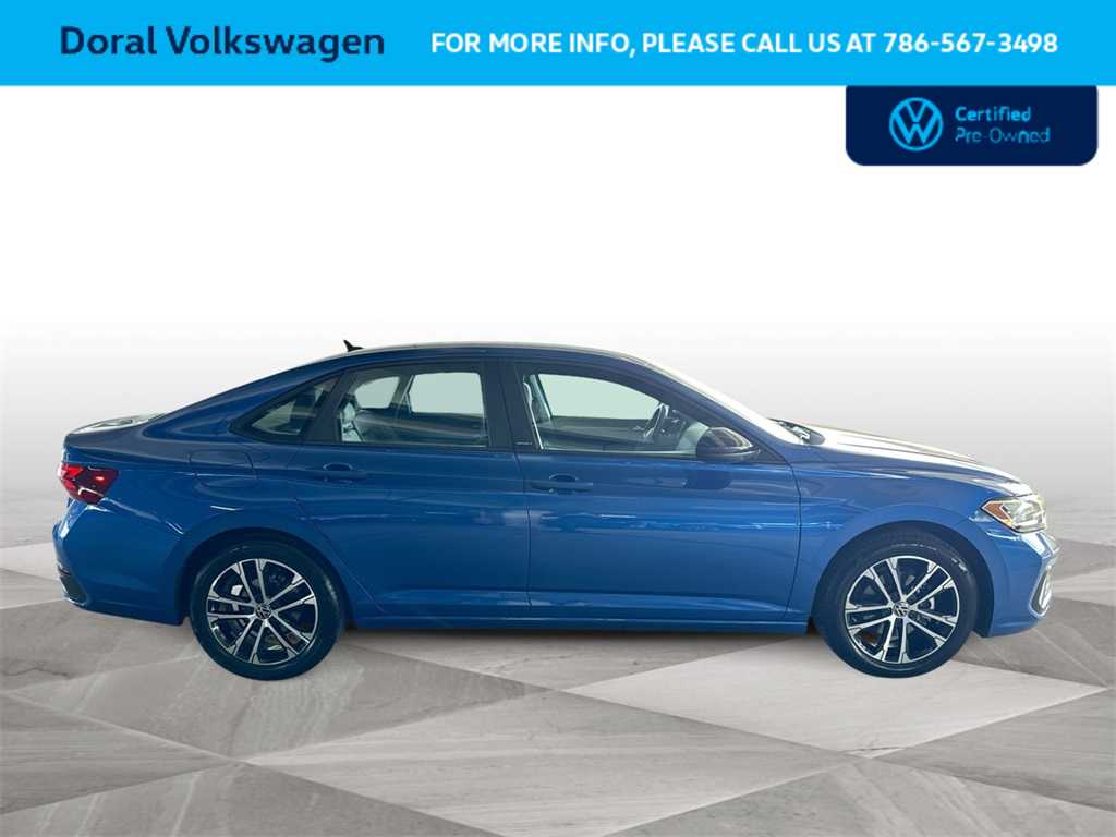 Thumbnail: 2024 Volkswagen Jetta - 9