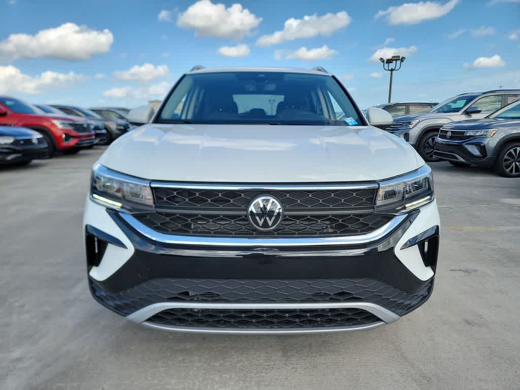 Thumbnail: 2023 Volkswagen Taos - 10