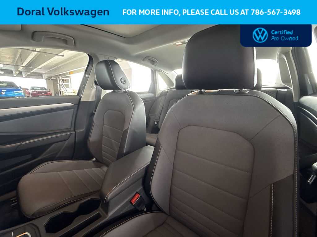 2025 Volkswagen Jetta SE - Photo 14