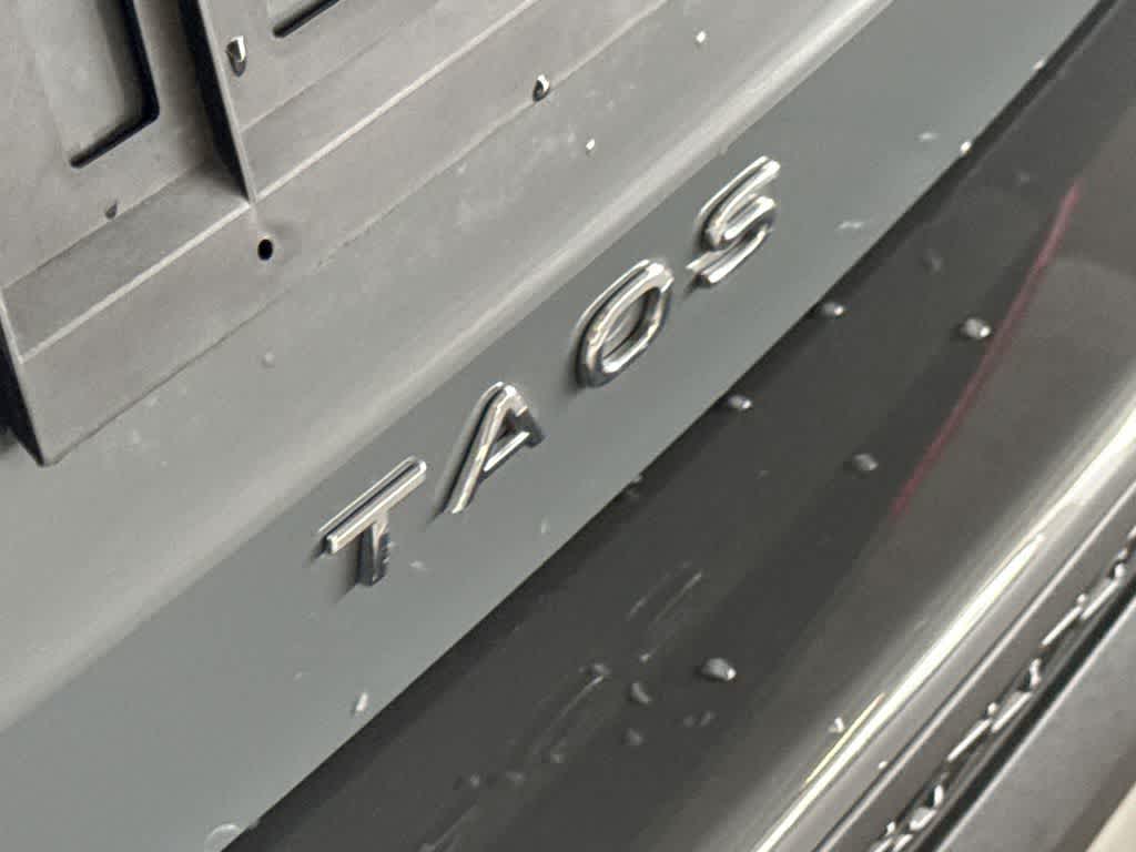 Thumbnail: 2023 Volkswagen Taos - 10