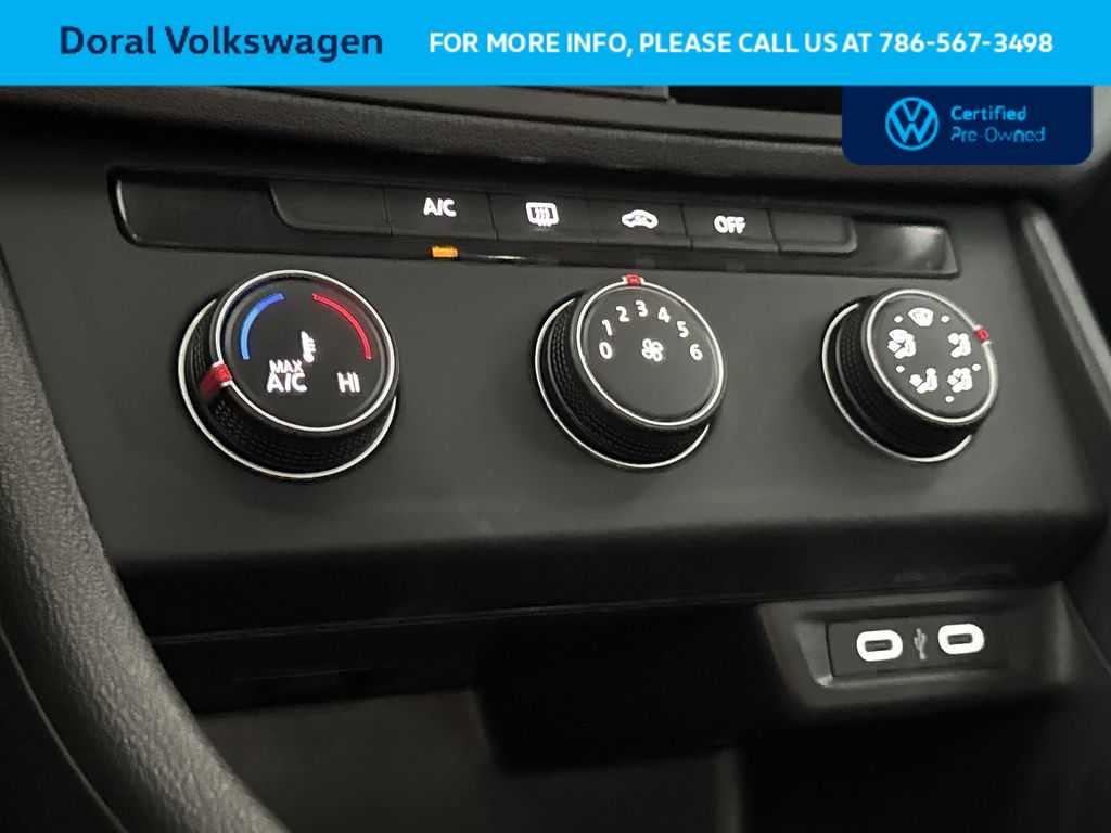 Thumbnail: 2024 Volkswagen Jetta - 20