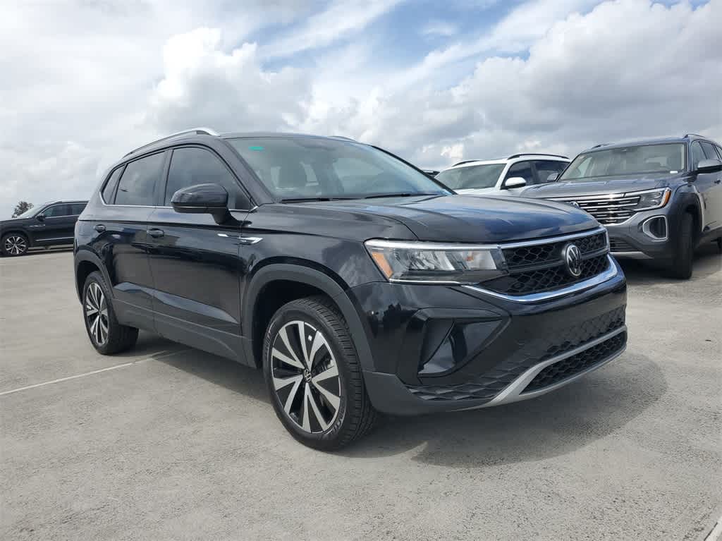 2024 Volkswagen Taos SE 3
