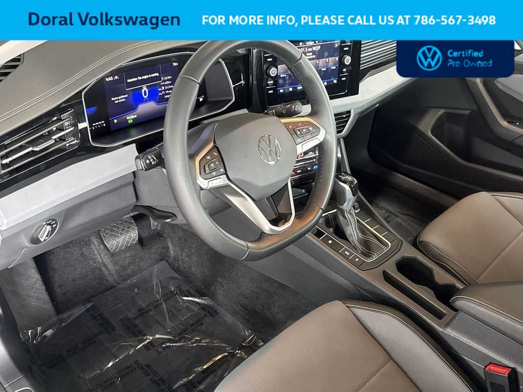 2025 Volkswagen Jetta SE - Photo 13