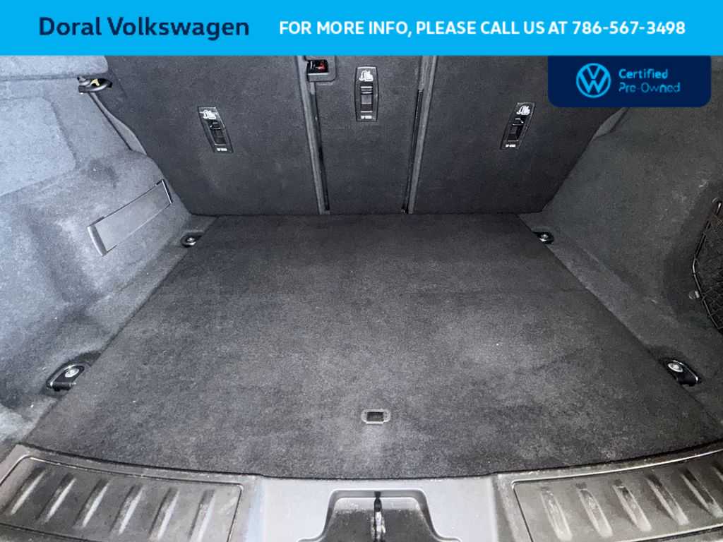 Thumbnail: 2020 Land Rover Range Rover Evoque - 25