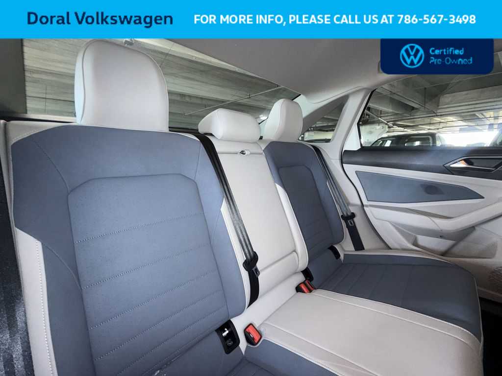 2025 Volkswagen Jetta SE - Photo 26