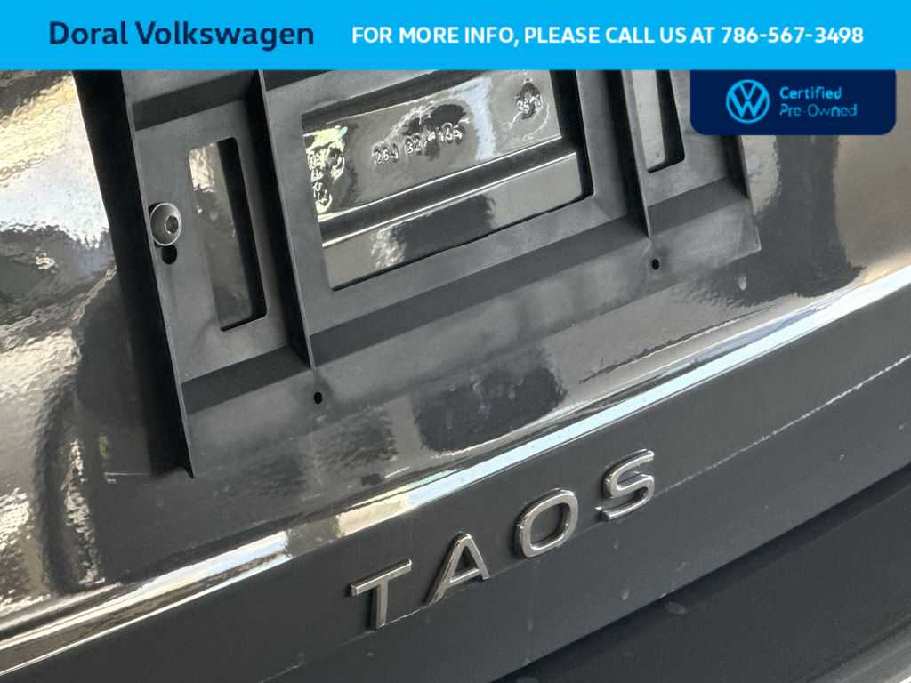 Thumbnail: 2023 Volkswagen Taos - 10