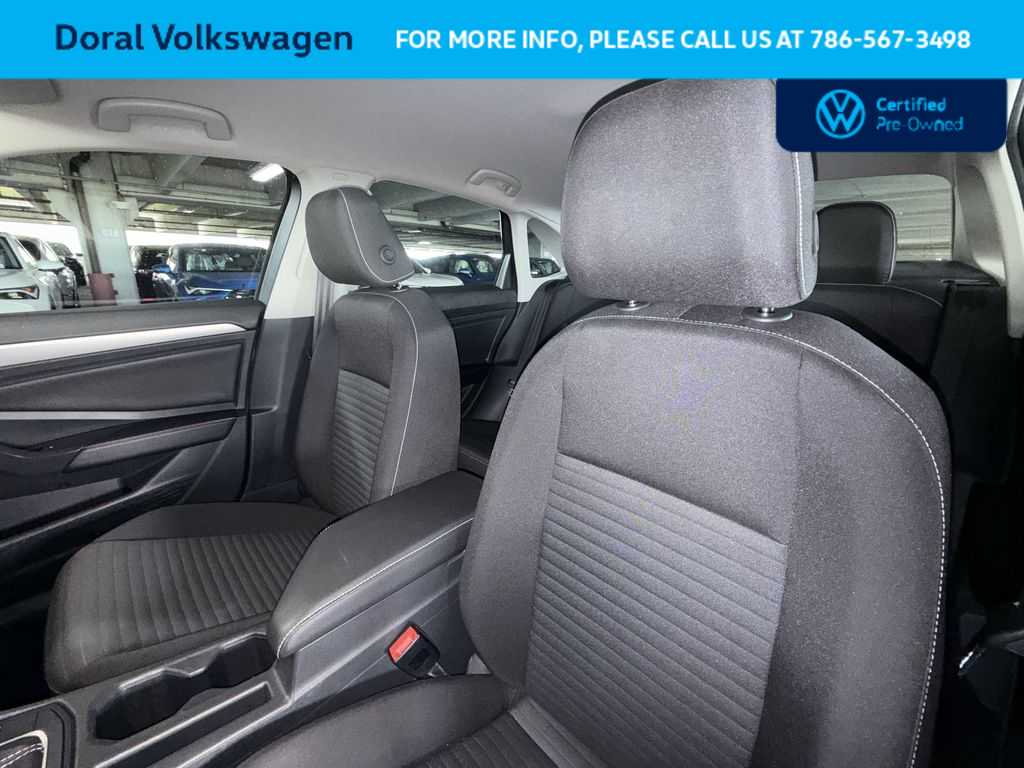 Thumbnail: 2024 Volkswagen Jetta - 14