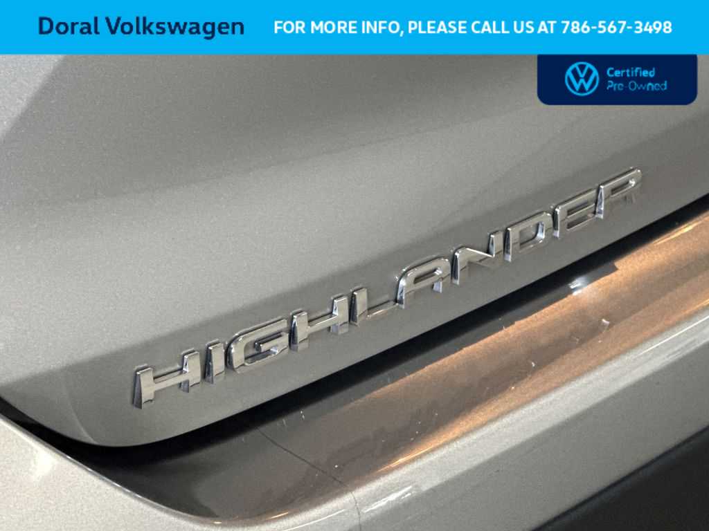 Thumbnail: 2023 Toyota Highlander - 10