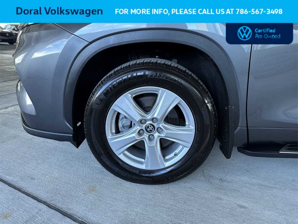 2024 Toyota Highlander LE 10