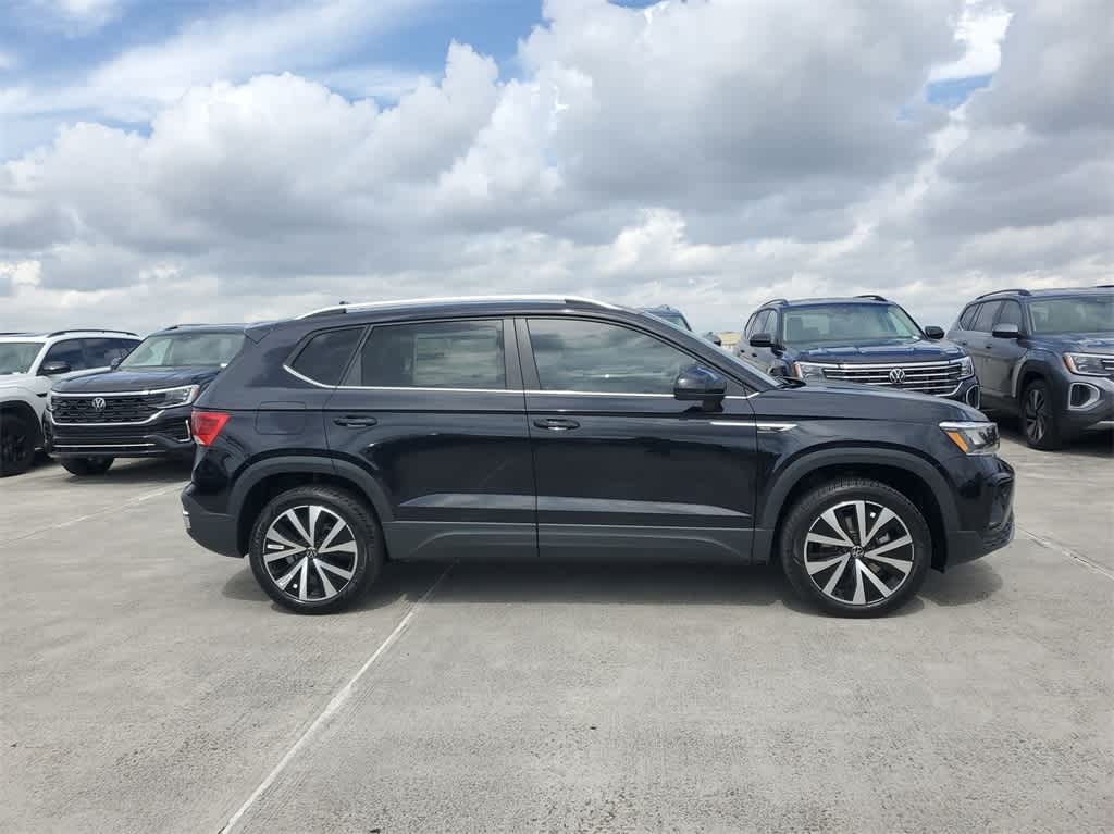 2024 Volkswagen Taos SE 4