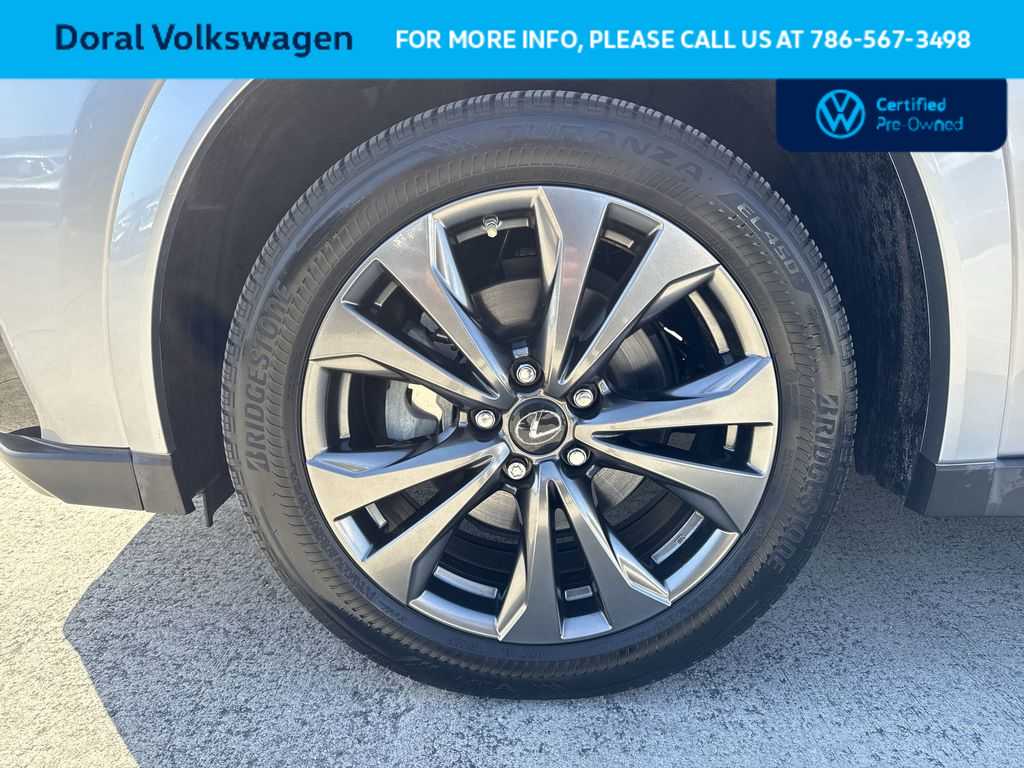 Thumbnail: 2024 Lexus UX - 10